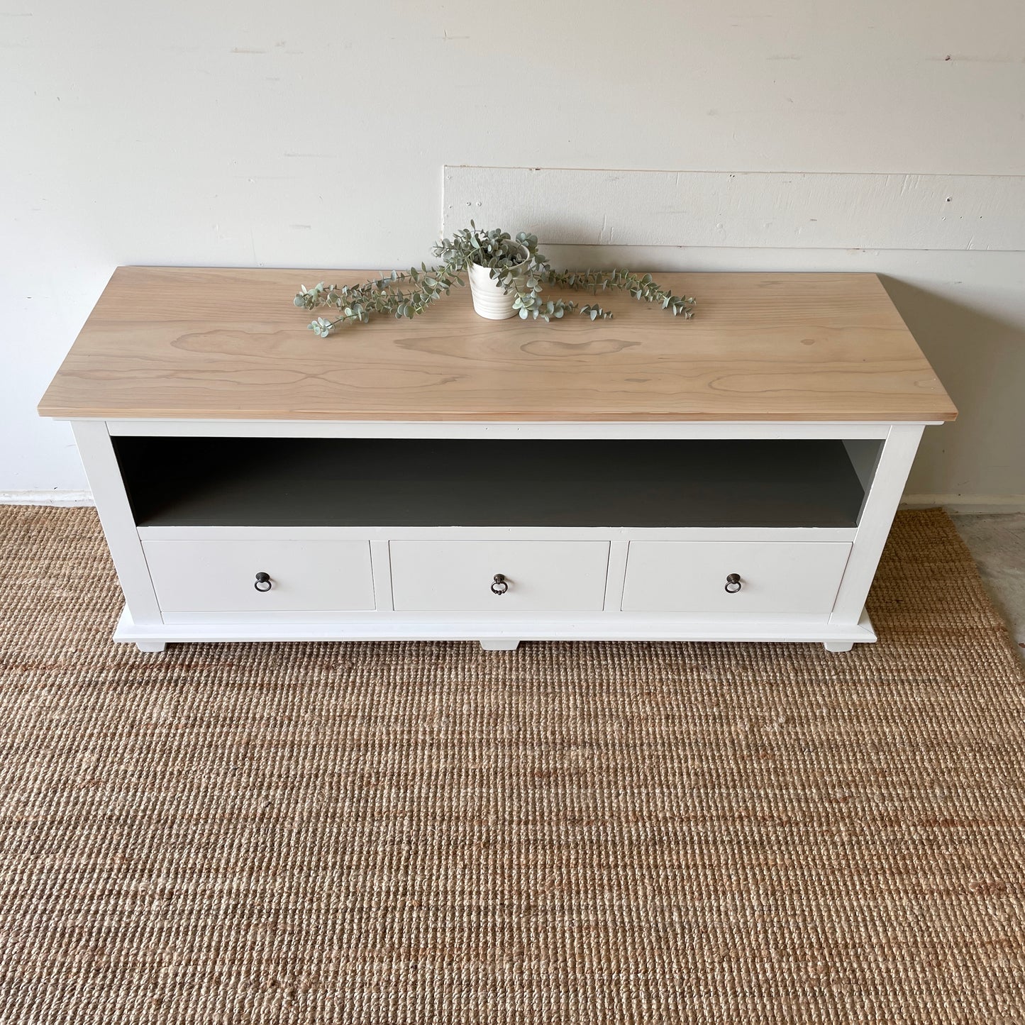 Hamptons Style Entertainment Unit