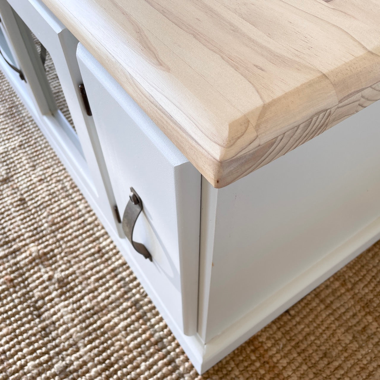 Hamptons Country Entertainment Unit