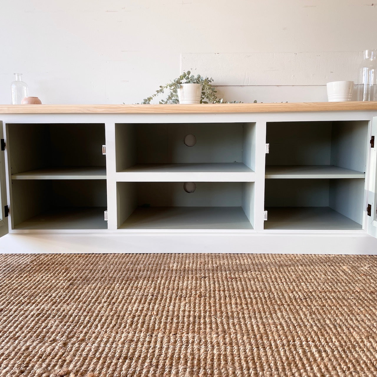 Hamptons Country Entertainment Unit