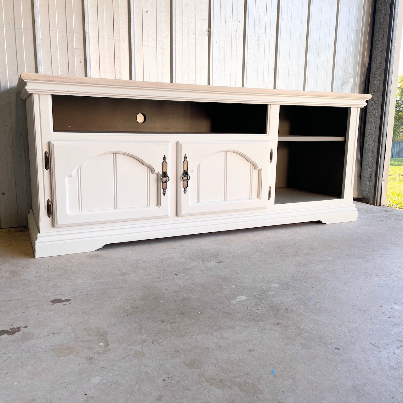 Hamptons Style Entertainment Unit